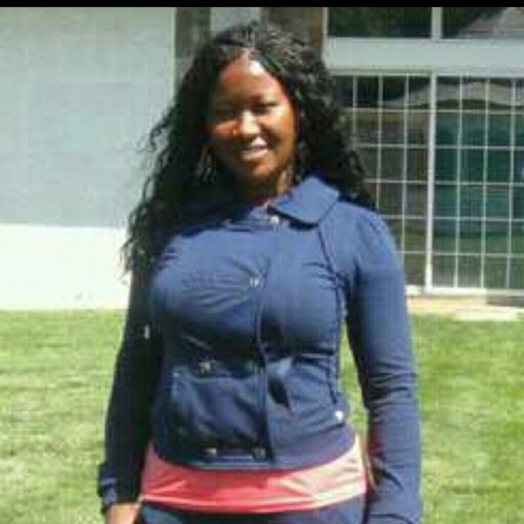 Profile Picture of Alice Kamara (@lizzonatic) on Poshmark
