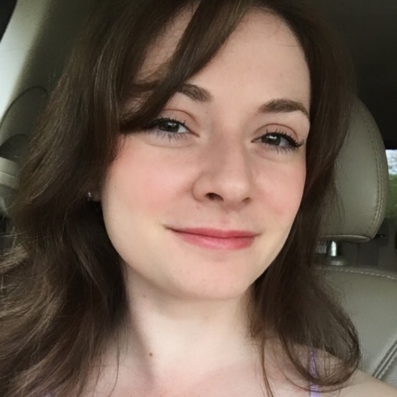 Profile Picture of Sarah Waddington (@popbaker1) on Poshmark