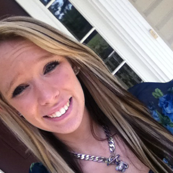 Profile Picture of Samantha Crocker (@samcrocker319) on Poshmark