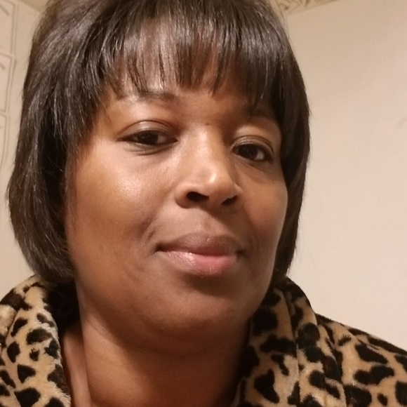 Profile Picture of Rona Scott (@rona_scott) on Poshmark