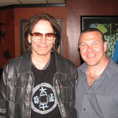 Profile Picture of Mike Dorio (@MikeDorioGuitar) on Twitter
