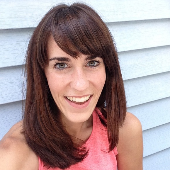 Profile Picture of Noelle Feindel (@noellejoye) on Poshmark