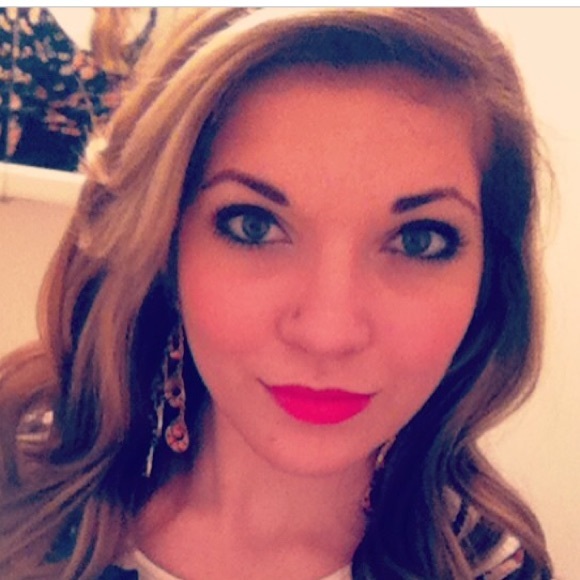 Profile Picture of Morgan Eipper (@momostoane) on Poshmark