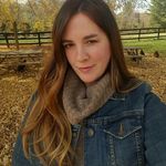 Profile Picture of Holly Boyles (@farmhouseoncolonial) on Instagram