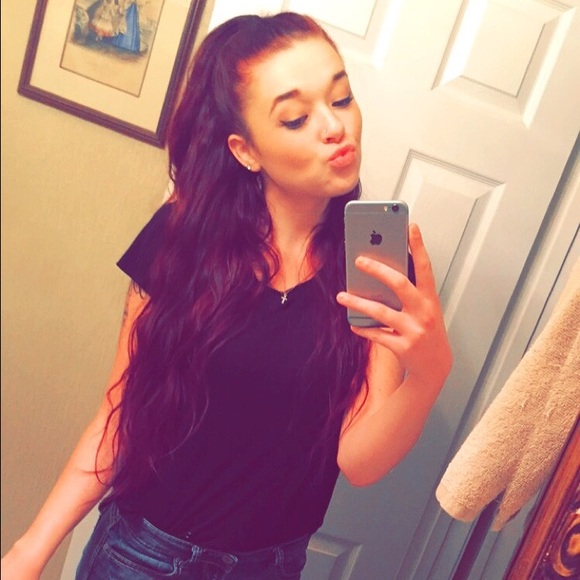 Profile Picture of Katelynn Dyer (@katieebug138) on Poshmark