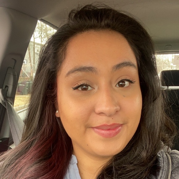 Profile Picture of Kelly Castro (@kellycastro0415) on Poshmark