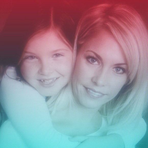 Profile Picture of Lisa Hanson ginnane (@ldynblck) on Poshmark