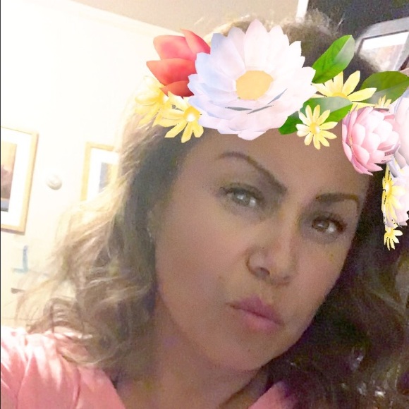 Profile Picture of Rocio Becerril (@roxioalex82) on Poshmark