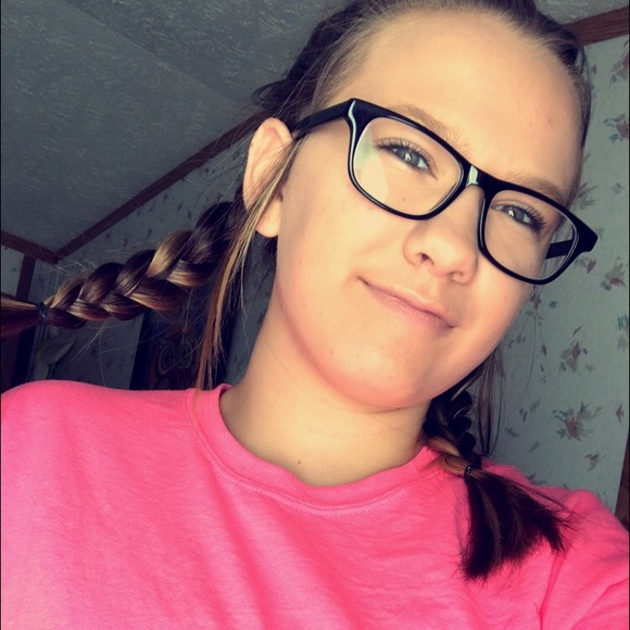 Profile Picture of Lorena Fortenbury (@l0r3n4) on Poshmark