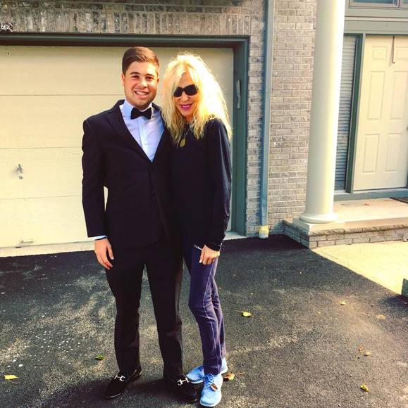 Profile Picture of Brandon Jacobs (@brandonx21) on Poshmark