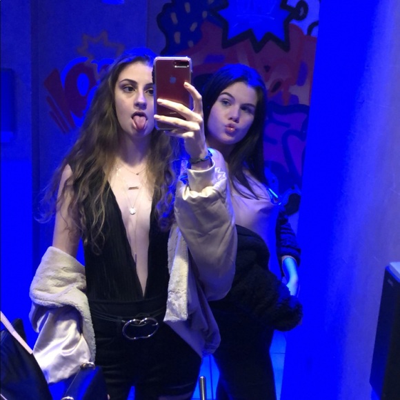 Profile Picture of Lori Pacuku (@loripacuku) on Poshmark