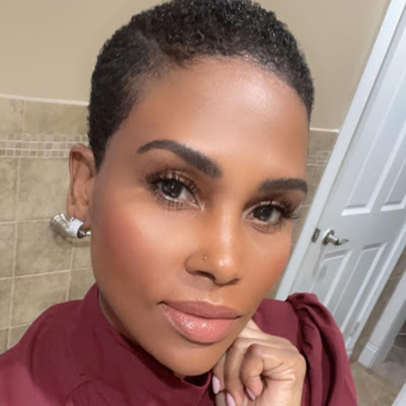 Profile Picture of Darline Laforest (@darlinelaf07) on Poshmark