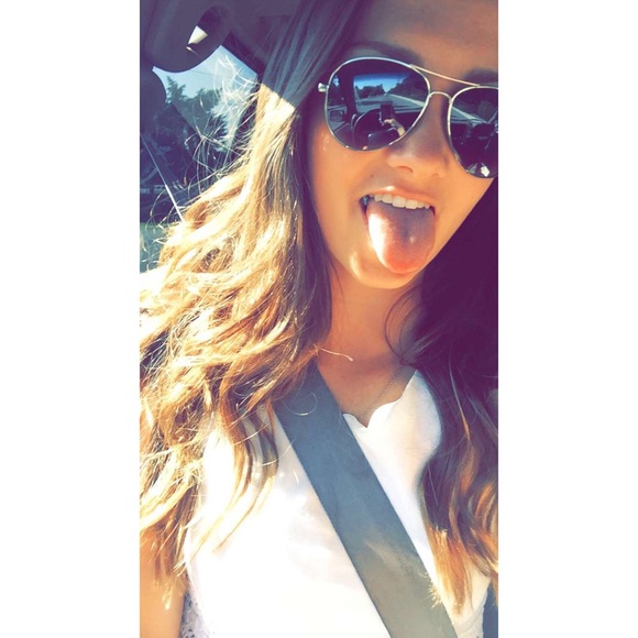 Profile Picture of Bailee Thomas (@baileethomas19) on Poshmark