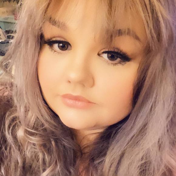 Profile Picture of Amber Clay toler (@ambertoler) on Poshmark