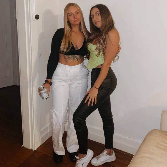 Profile Picture of Amy Mccartney (@amymccartney98) on Poshmark