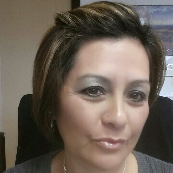 Profile Picture of Sally Flores (@sflores2015) on Poshmark