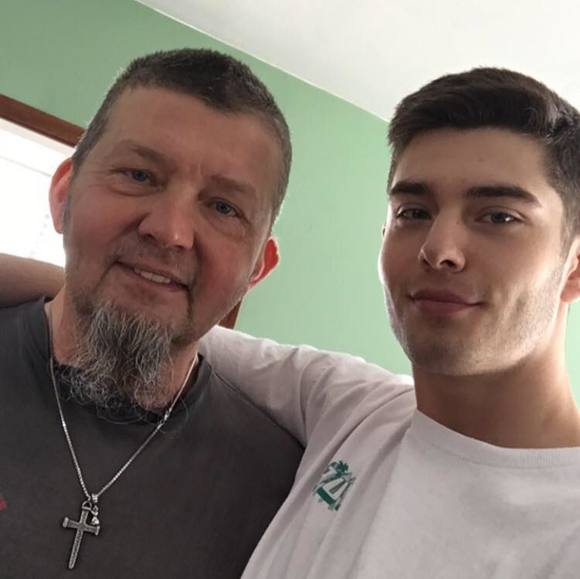 Profile Picture of Josh Holm (@joshholm) on Poshmark