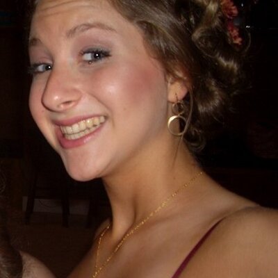 Profile Picture of Angela Blum (@yoyoitsblum) on Twitter