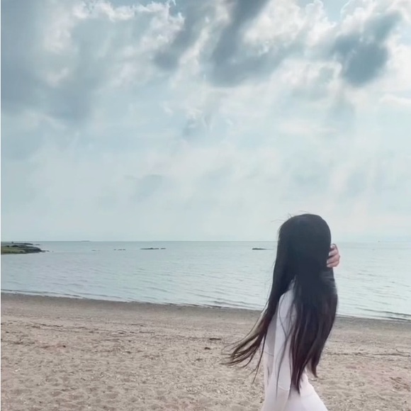 Profile Picture of Q Lin (@queenielin800) on Poshmark