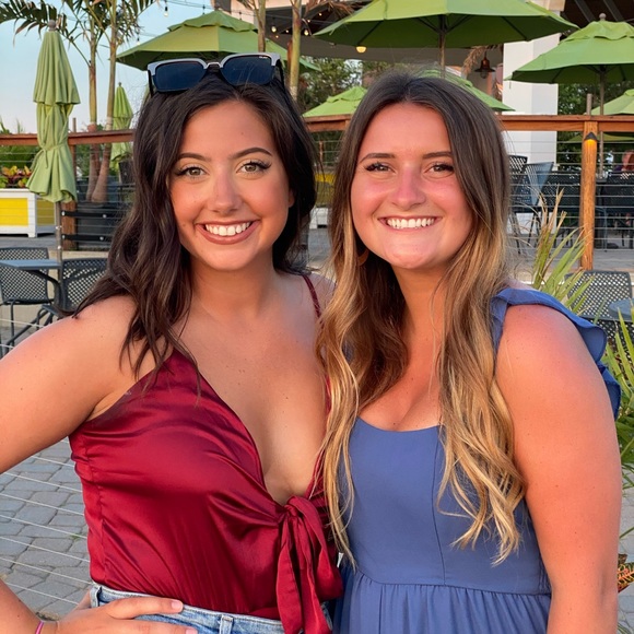 Profile Picture of Jessica Gabriel (@jessgabes2) on Poshmark