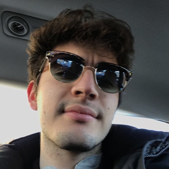 Profile Picture of Luis Garcia morales barriuso (@luisgmb) on Poshmark