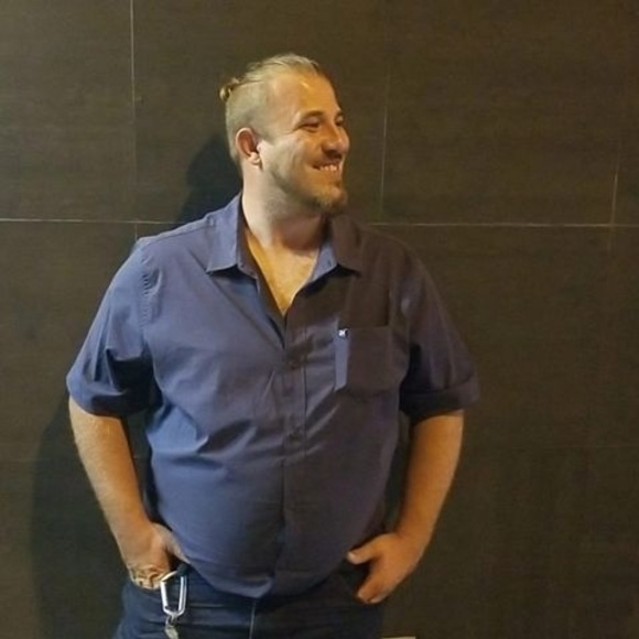 Profile Picture of Chris Medeiros (@chris_14_ice) on Poshmark