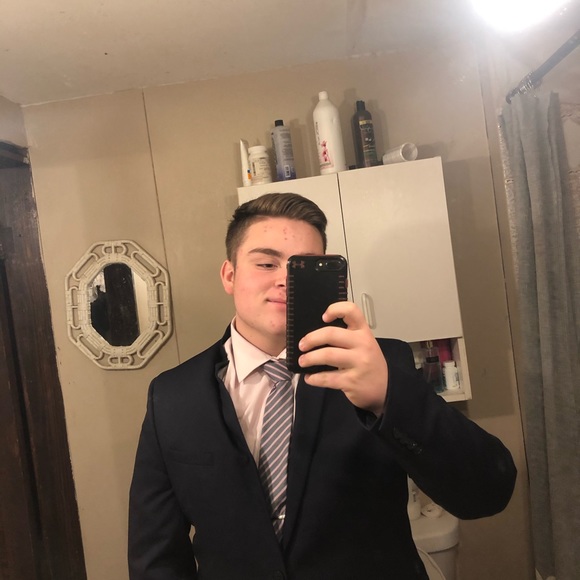 Colton Pankiewicz - Poshmark Profile Picture of Colton Pankiewicz (@colton5121) on Poshmark