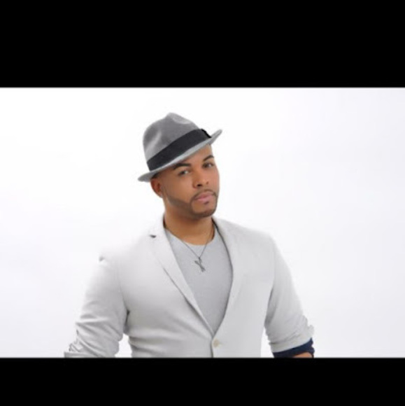 Profile Picture of Raymond Nieves (@rnieves670) on Poshmark