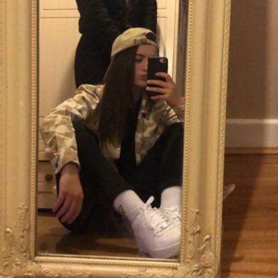 Profile Picture of Becky (@beckykeating97) on Twitter