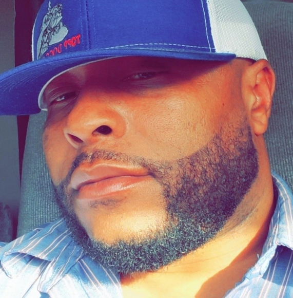 Profile Picture of Lester Alexander (@bigles53) on Poshmark