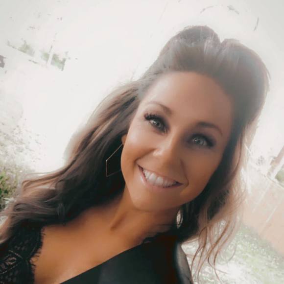 Profile Picture of Tobi Kimberling (@tobiak1988) on Poshmark