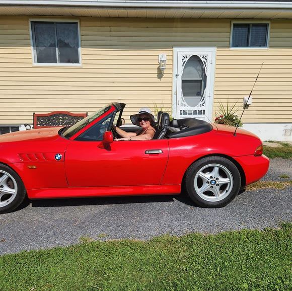 Profile Picture of Danielle Larin (@daniellelarin) on Poshmark