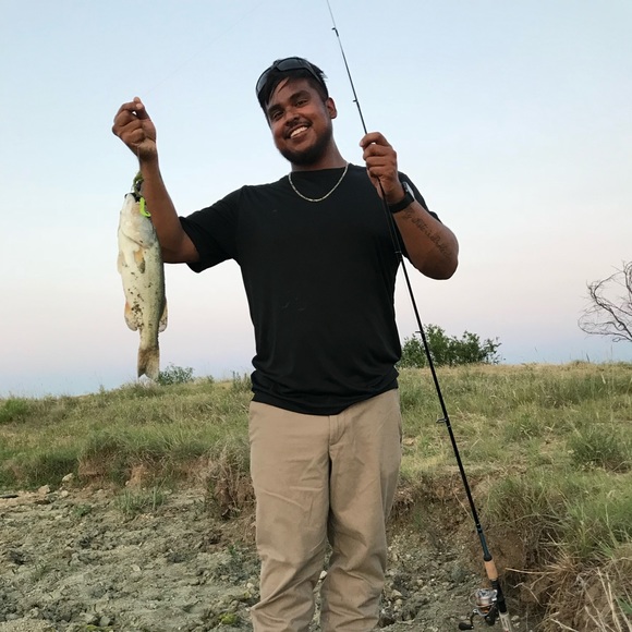 Profile Picture of Aaron Rosas (@oceanwater69) on Poshmark