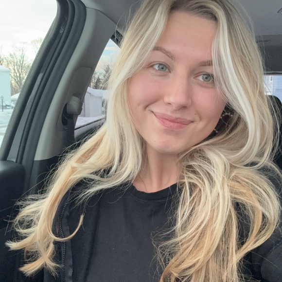 Profile Picture of Jessica Kellhofer (@j_kellhofer) on Poshmark