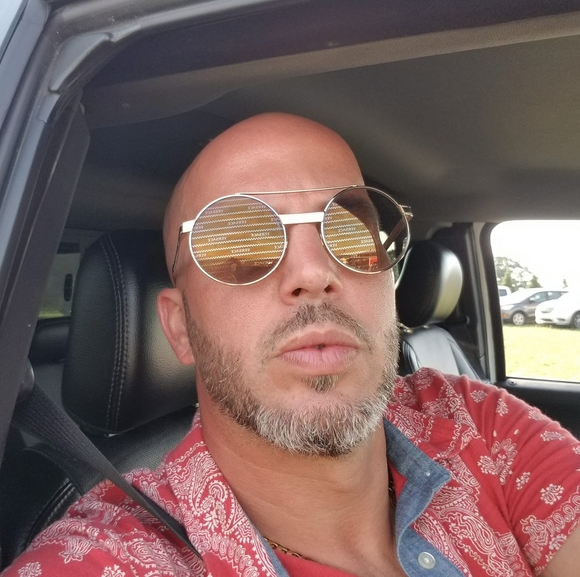 Profile Picture of Derek Bednarowicz (@dbo1870) on Poshmark