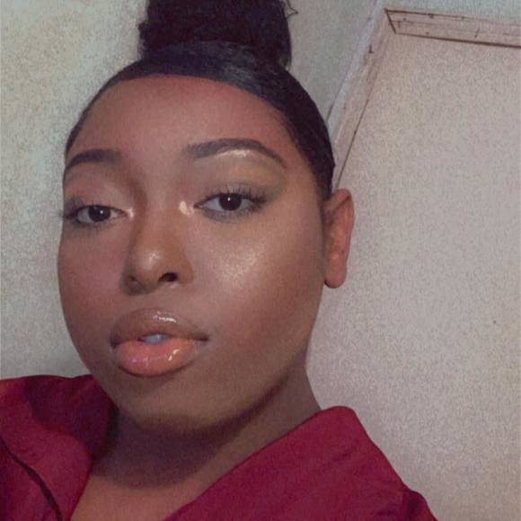 Profile Picture of Chasitee Jethrow (@chasitee_j9808) on Poshmark