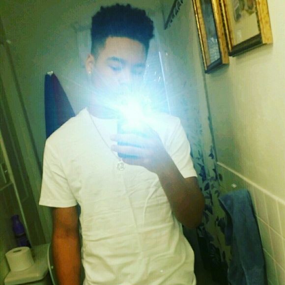 Profile Picture of Robert Wilson (@robertwilson202) on Poshmark