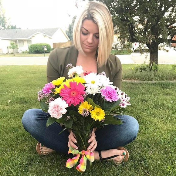 Profile Picture of Ashleigh Quintal (@ashleighquintal) on Poshmark