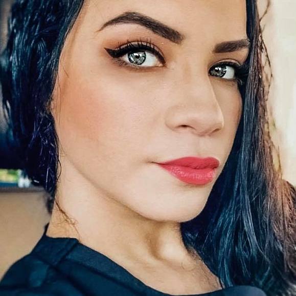 Profile Picture of Danerys Soñe sarinas (@danerysgs12) on Poshmark