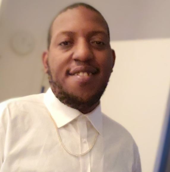 Profile Picture of Thomas White (@raphaelwht) on Poshmark