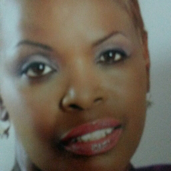 Profile Picture of Cheryl Edmonds (@cedmonds1) on Poshmark