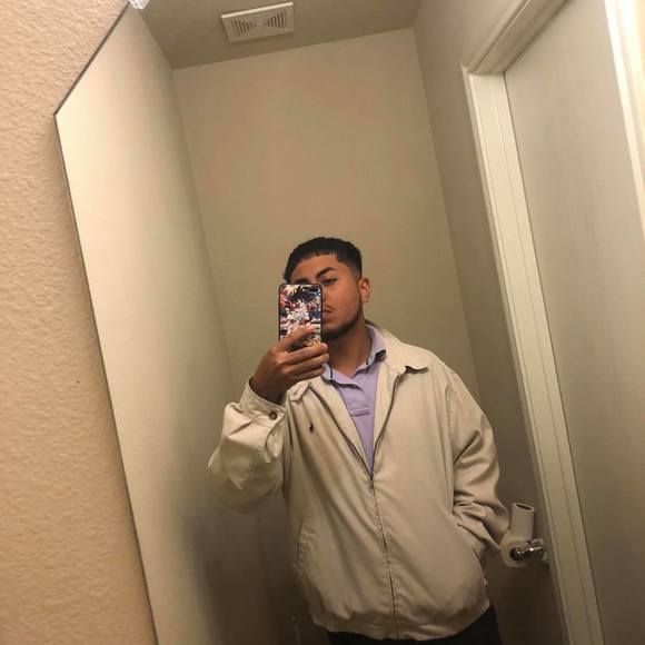 Profile Picture of Joel Esquivel (@joel_esquivel) on Poshmark