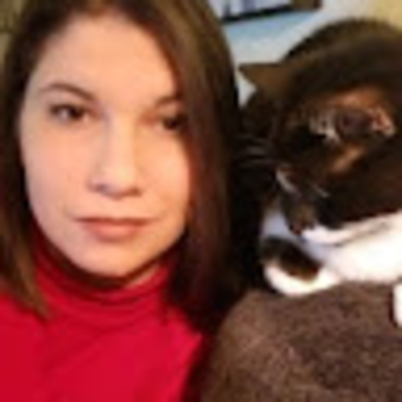 Profile Picture of Alicia Jean (@aliciajean465) on Poshmark