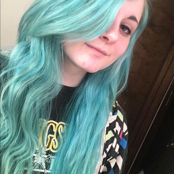 Profile Picture of Alice Sam (@girratch) on Poshmark