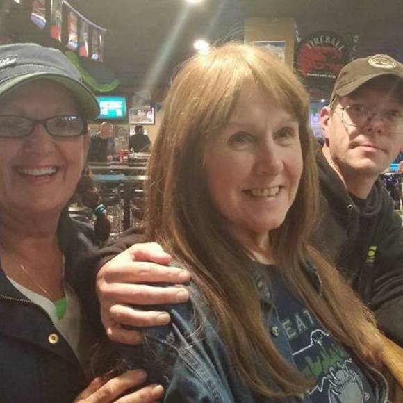 Profile Picture of Susan Elzner (@suzseaque) on Poshmark