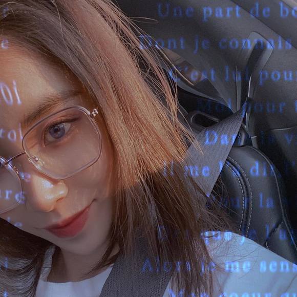 Profile Picture of Nguyen Huynh (@llybaby97) on Poshmark