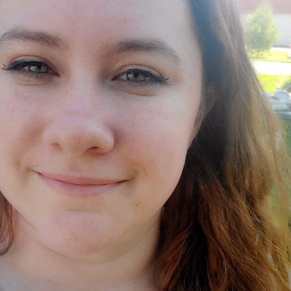 Profile Picture of Alexandra Bicknase (@a_bicknase) on Poshmark