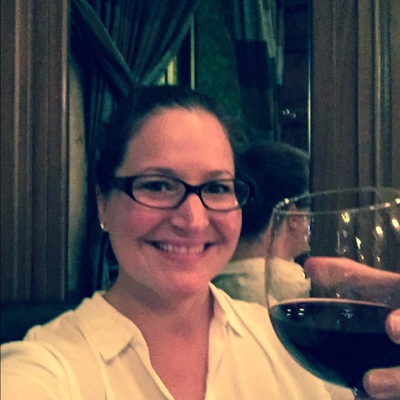 Profile Picture of Danielle Batz (@danibatz) on Poshmark