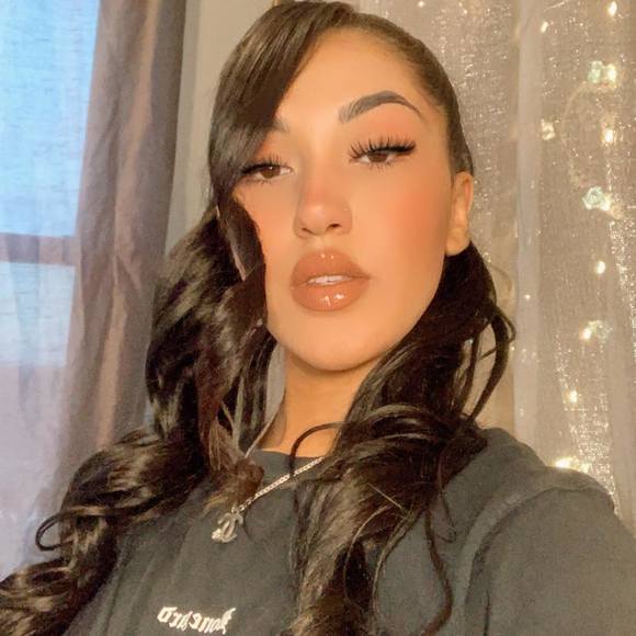 Profile Picture of Inesse Bencheikh (@inessebencheikh) on Poshmark
