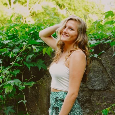 Profile Picture of Lizzy Davis (@lizzydavis214) on Twitter